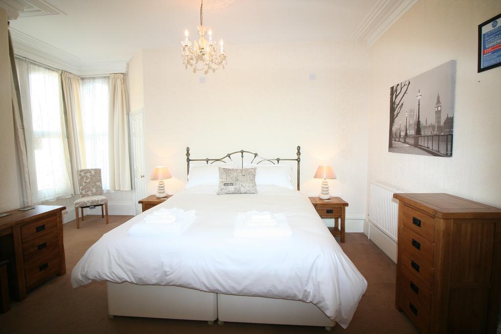 Lincoln House Bed & Breakfast บริดลิงตัน ภายนอก รูปภาพ